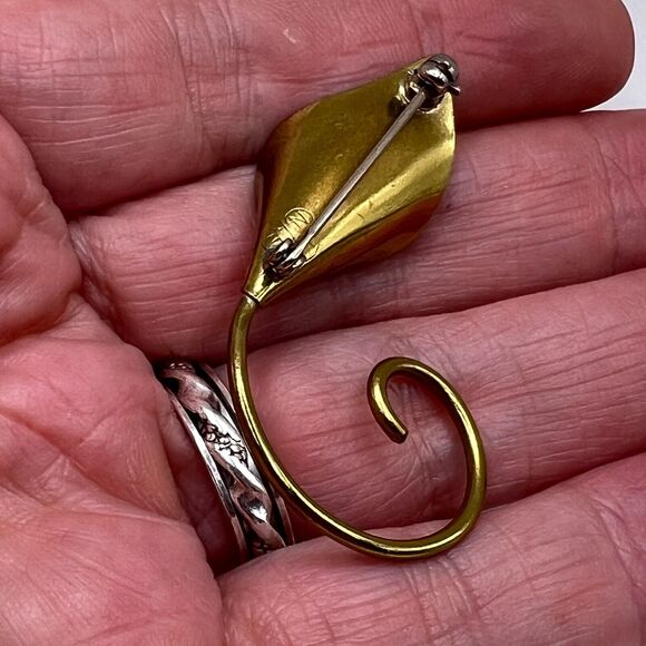 Signed Stuart NYE Hand Wrought Brass Calla LILY BROOCH Pin Flower Jewelry - Picture 6 of 7